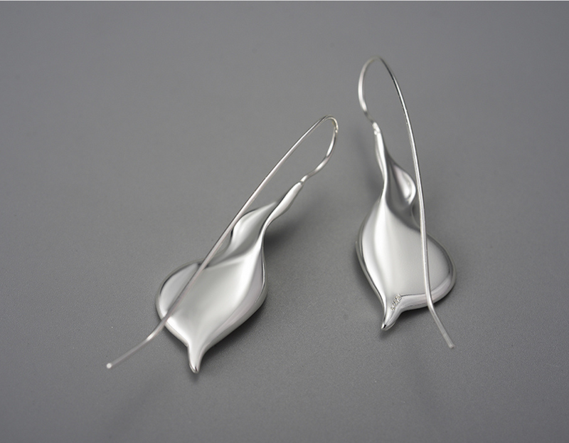 Calla Lily Flower Dangle Earrings