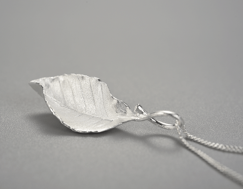 Elegant Autumn Leaf Necklace